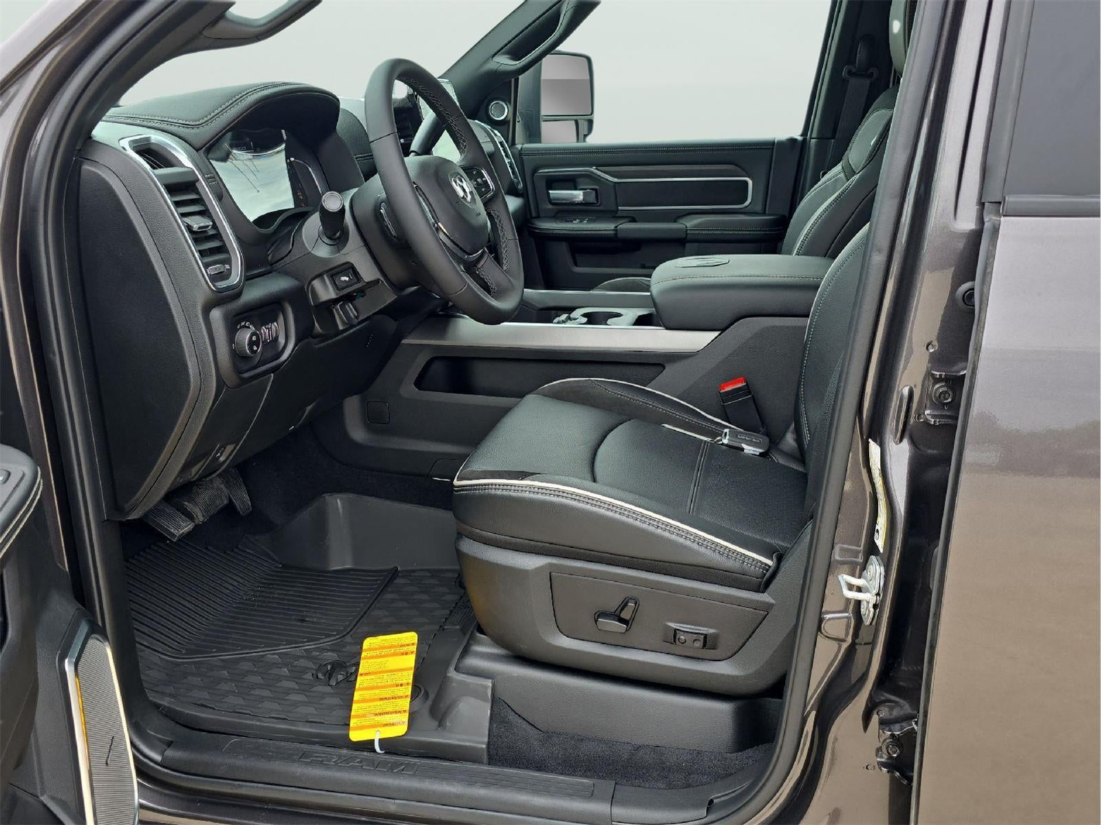 2026 RAM 3500 RAM 3500 LARAMIE CREW CAB 4X4 8' BOX