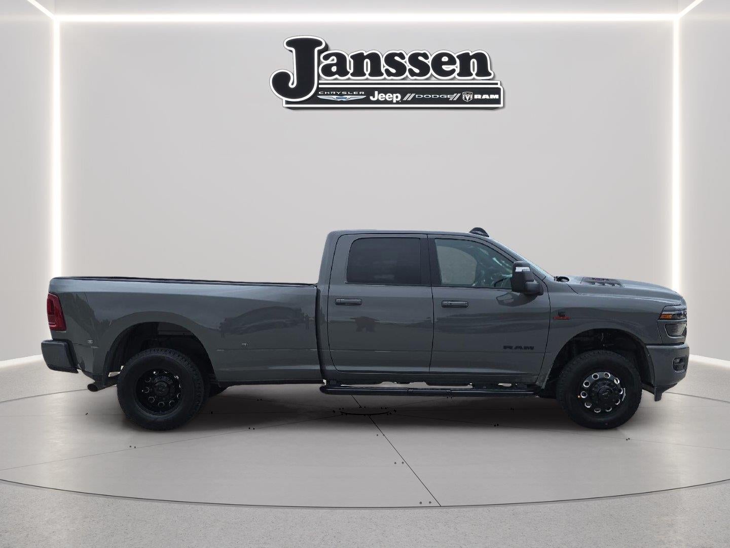 2027 RAM 3500 RAM 3500 LARAMIE CREW CAB 4X4 8' BOX