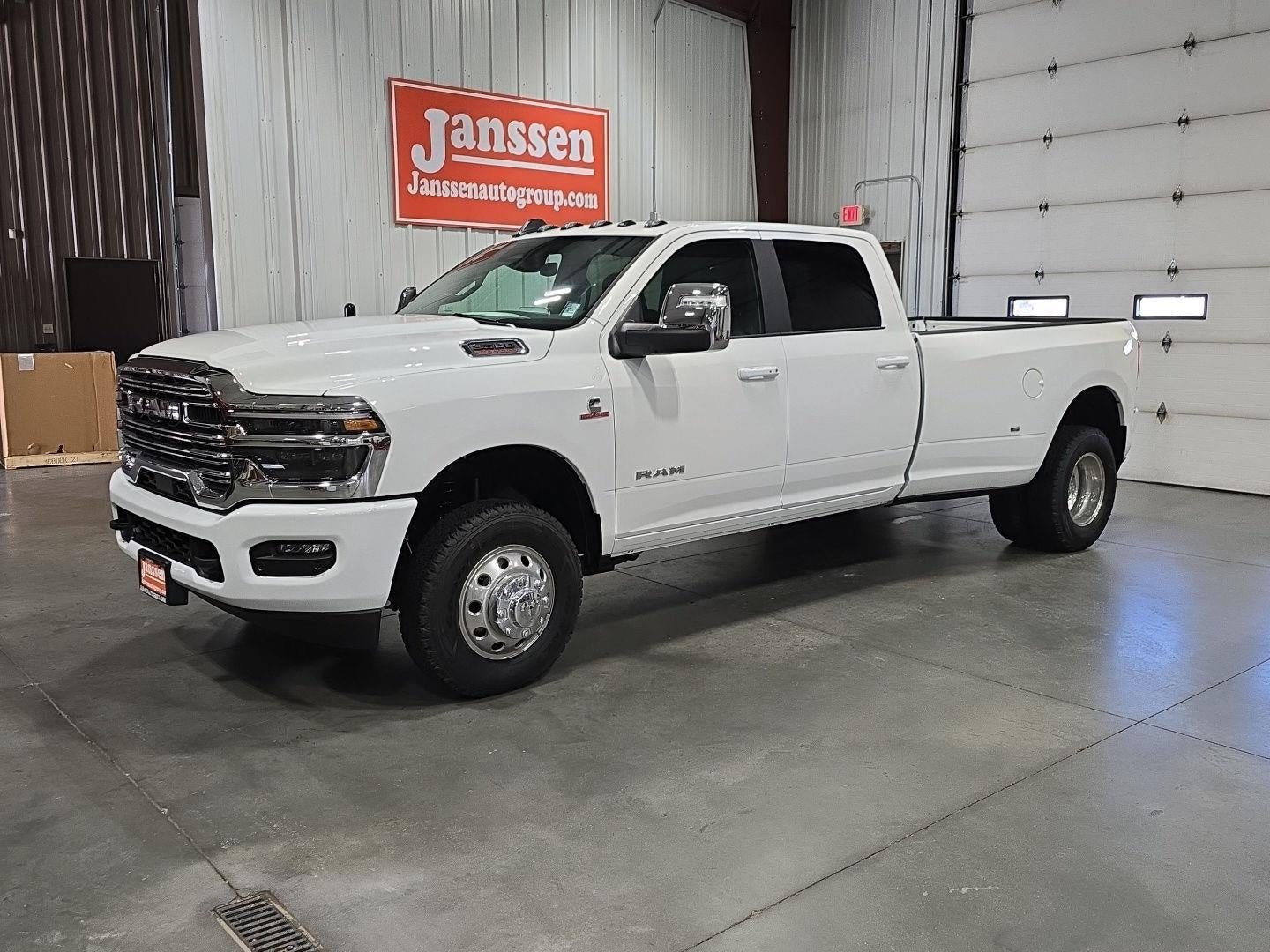 2026 RAM 3500 RAM 3500 LARAMIE CREW CAB 4X4 8' BOX