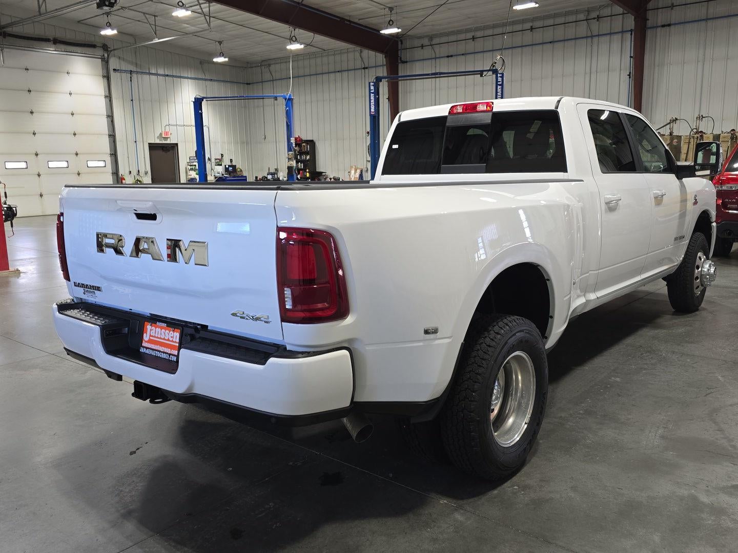 2026 RAM 3500 RAM 3500 LARAMIE CREW CAB 4X4 8' BOX