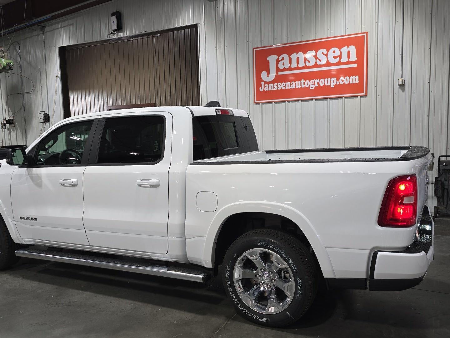 2026 RAM 1500 RAM 1500 BIG HORN CREW CAB 4X4 5'7' BOX