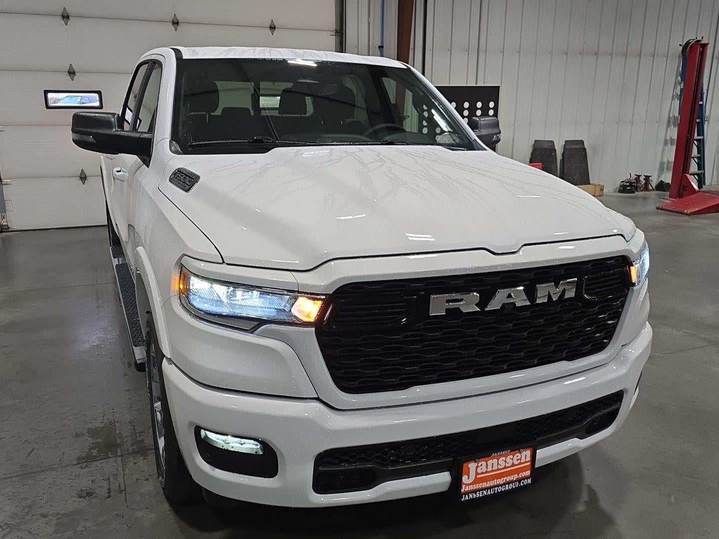 2026 RAM 1500 RAM 1500 BIG HORN CREW CAB 4X4 5'7' BOX