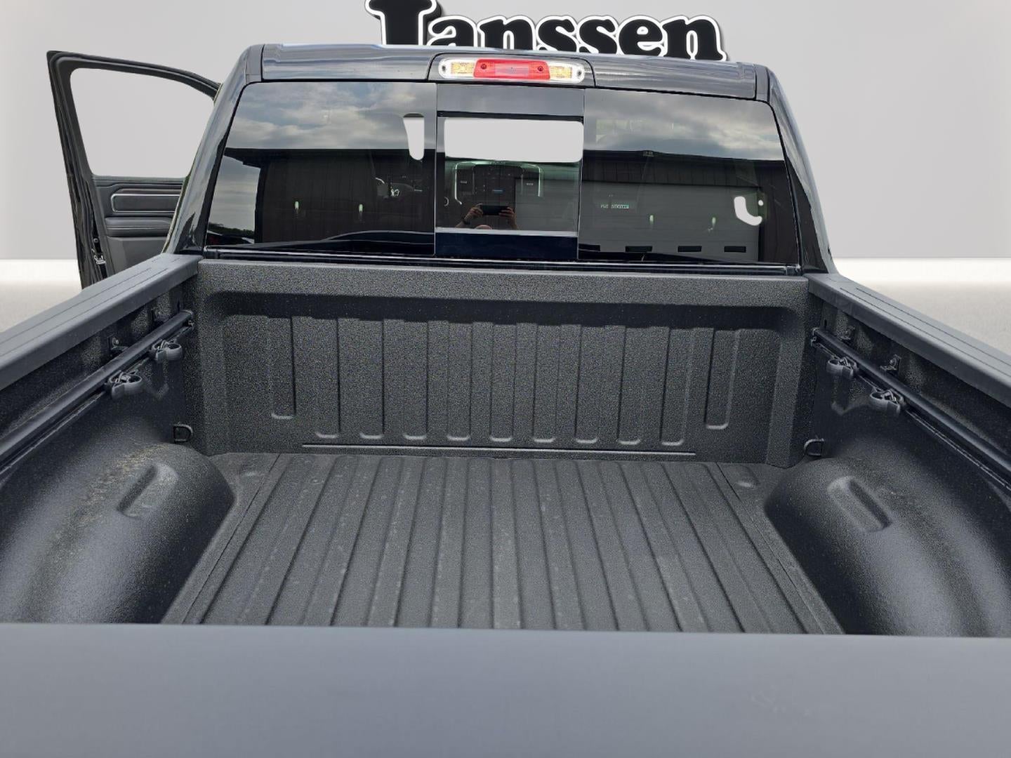 2026 RAM 1500 RAM 1500 LARAMIE CREW CAB 4X4 5'7' BOX