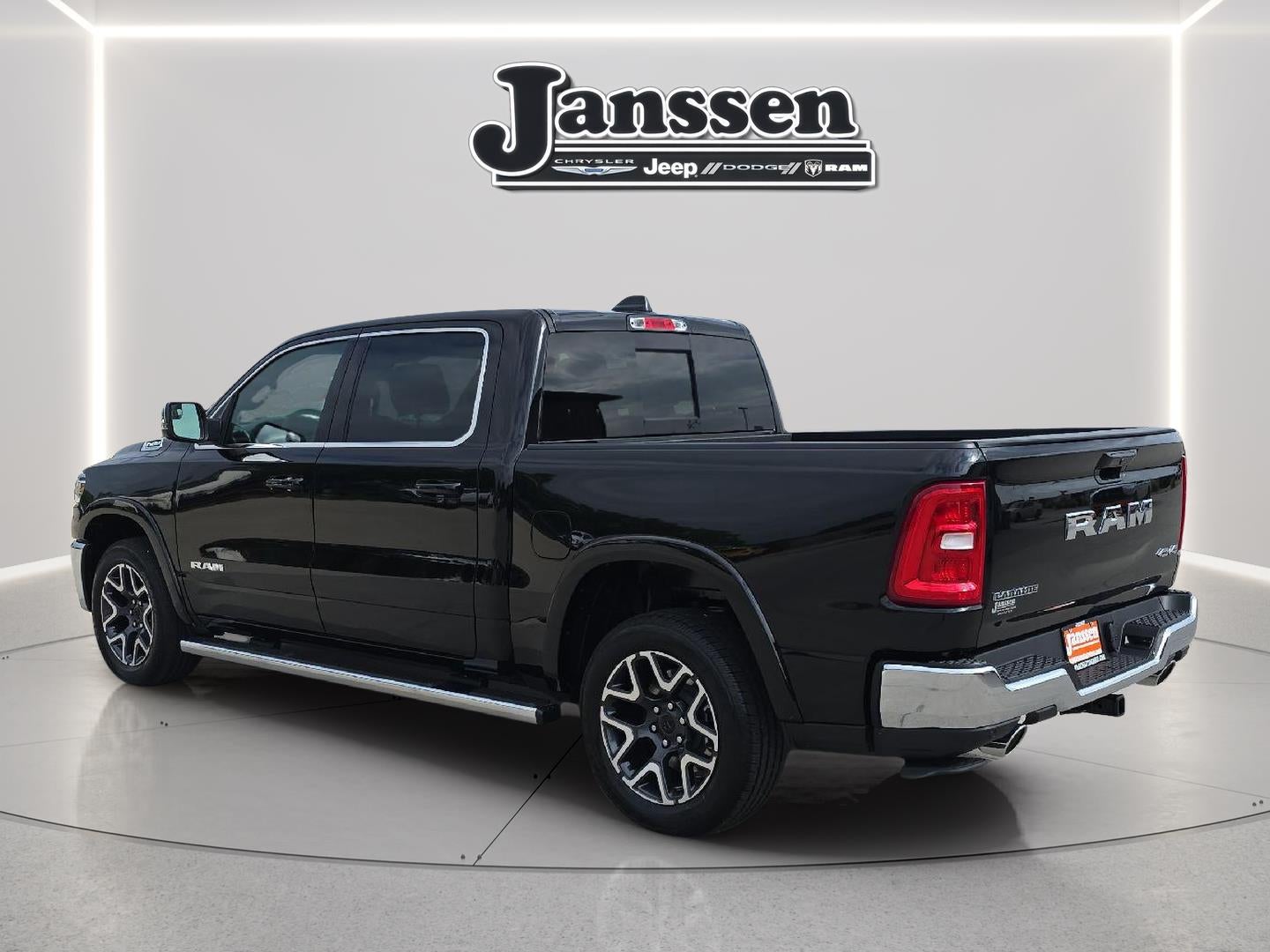2026 RAM 1500 RAM 1500 LARAMIE CREW CAB 4X4 5'7' BOX