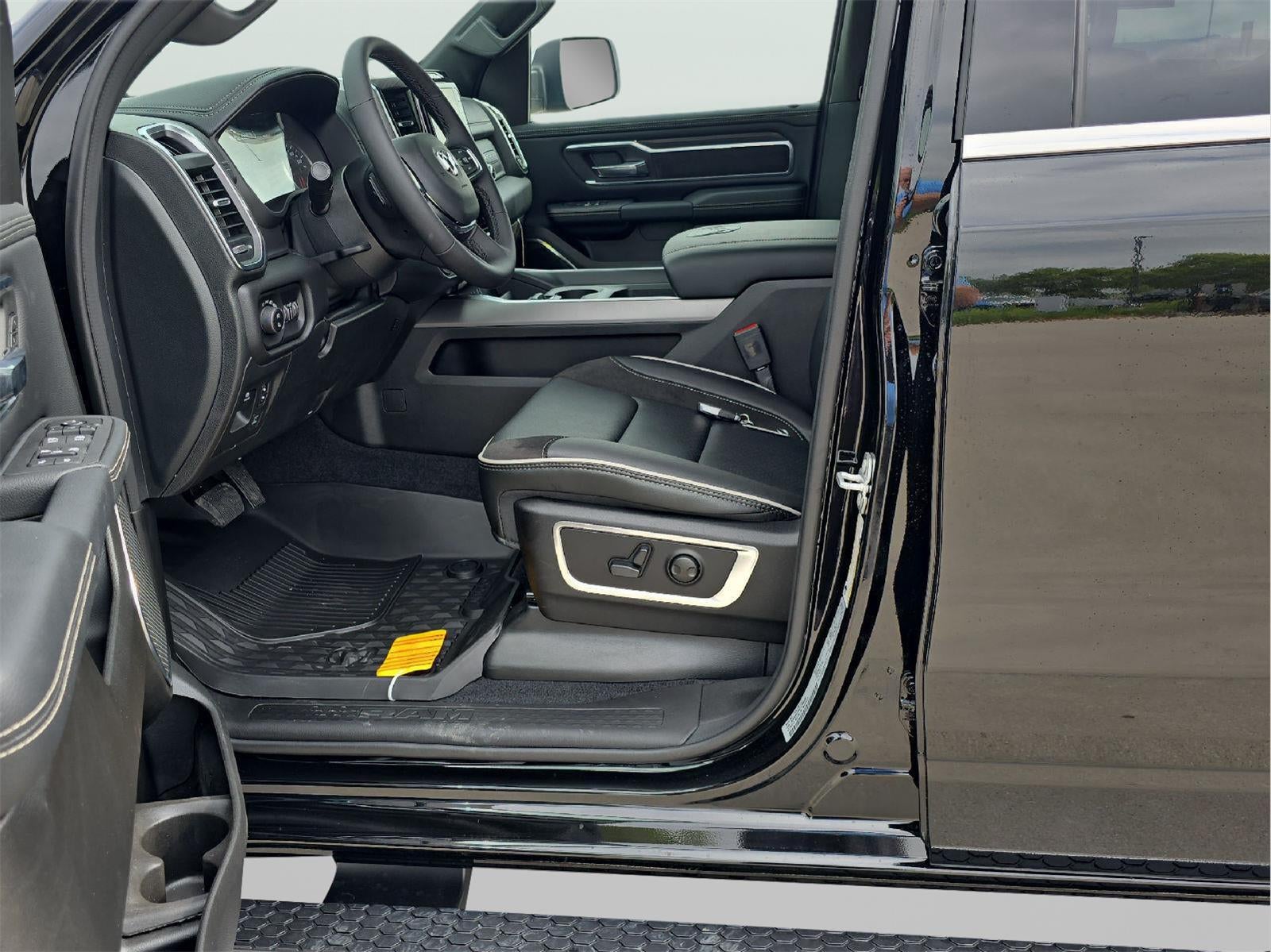 2026 RAM 1500 RAM 1500 LARAMIE CREW CAB 4X4 5'7' BOX