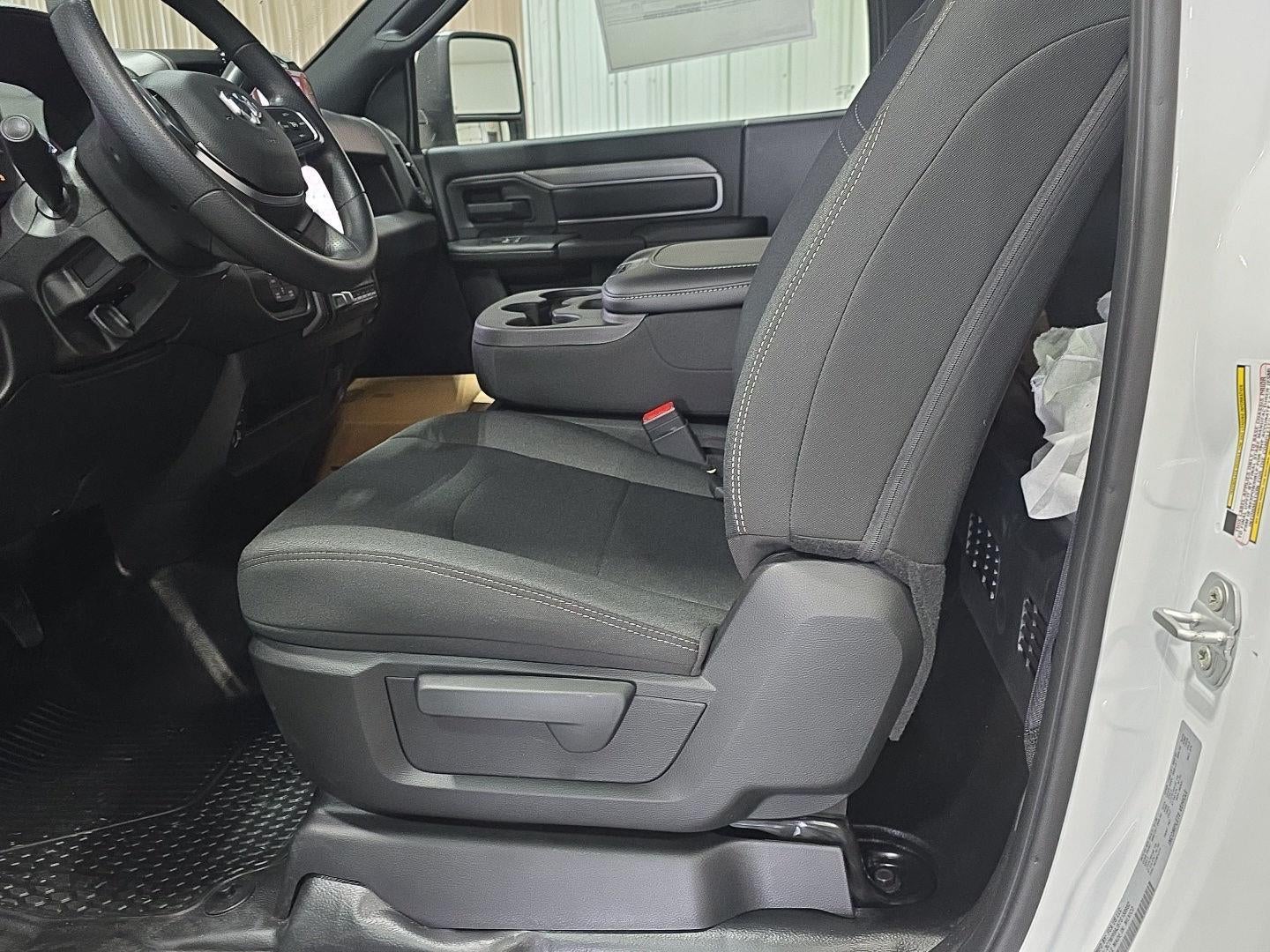 2026 RAM 3500 Chassis Cab RAM 3500 TRADESMAN CHASSIS REGULAR CAB 4X4 60' CA