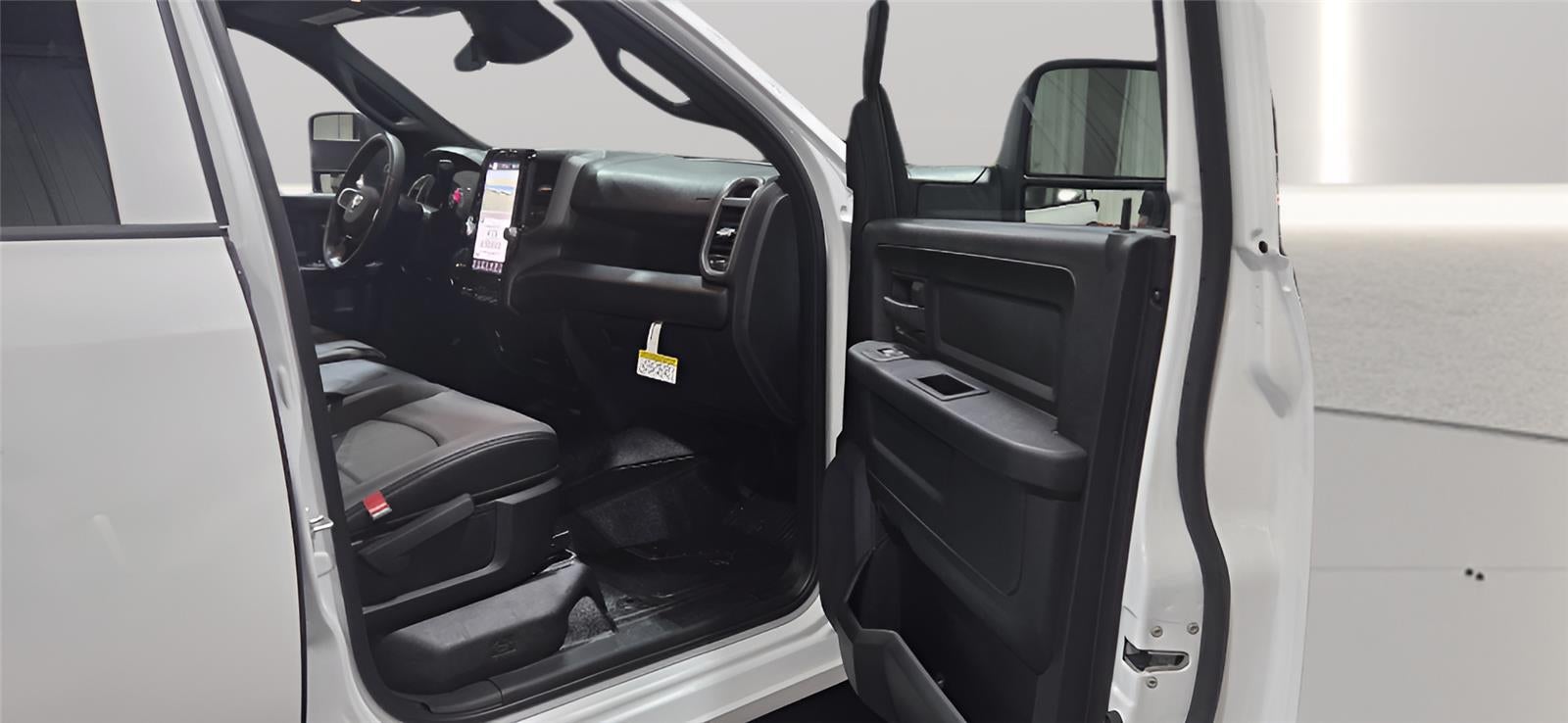 2026 RAM 3500 Chassis Cab RAM 3500 TRADESMAN CREW CAB CHASSIS 4X4 60' CA