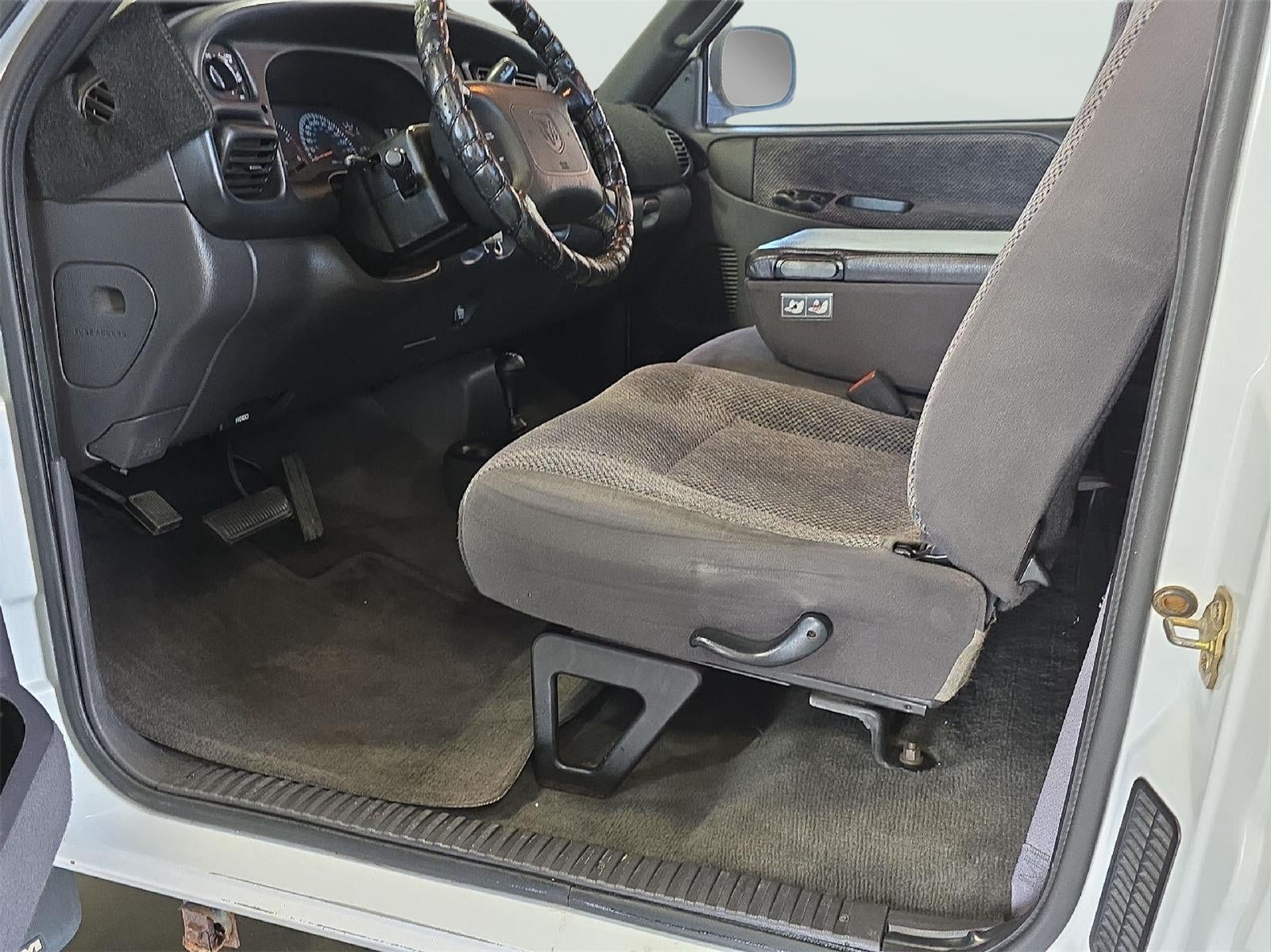 2001 Dodge RAM 1500 Base