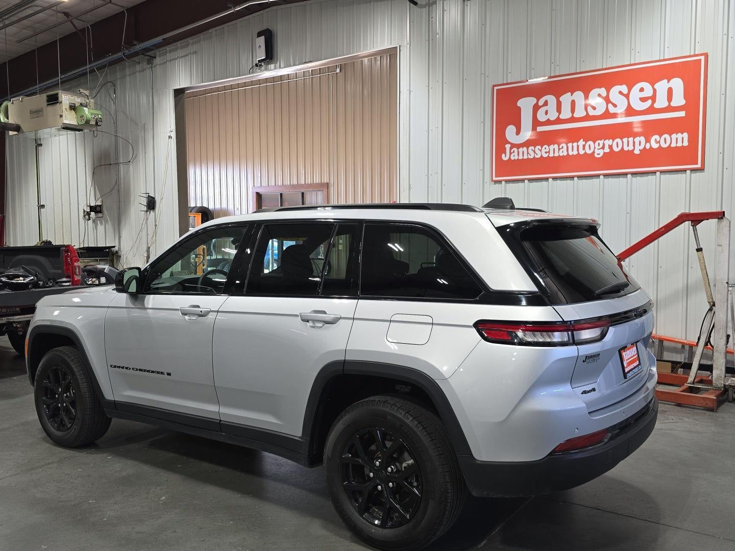2024 Jeep Grand Cherokee Altitude