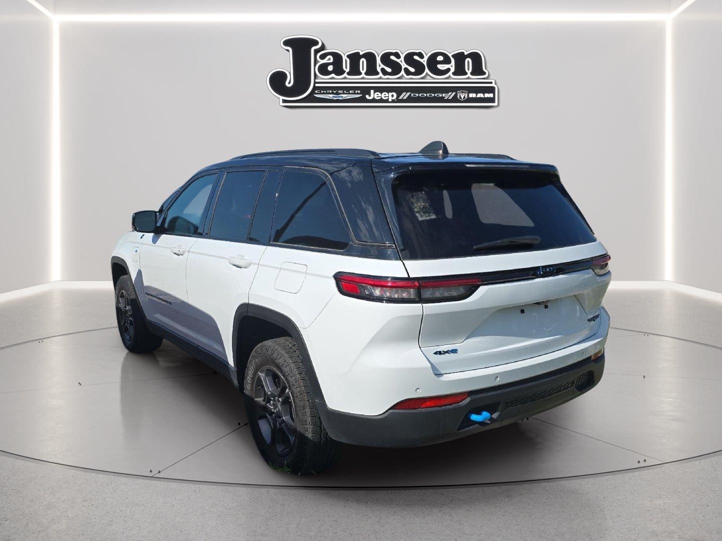 2024 Jeep Grand Cherokee 4xe Trailhawk Carb State Pkg
