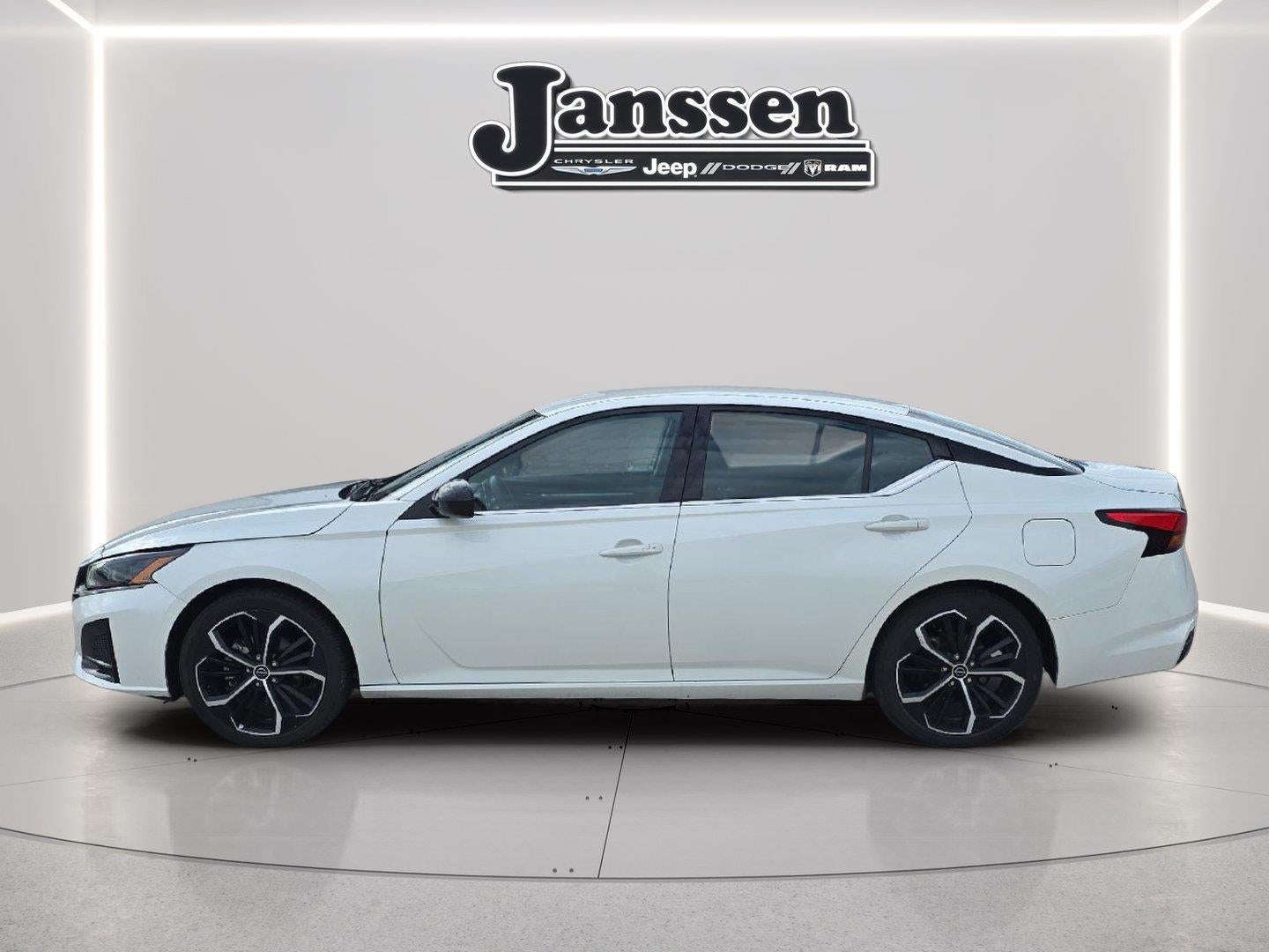 2025 Nissan Altima SR