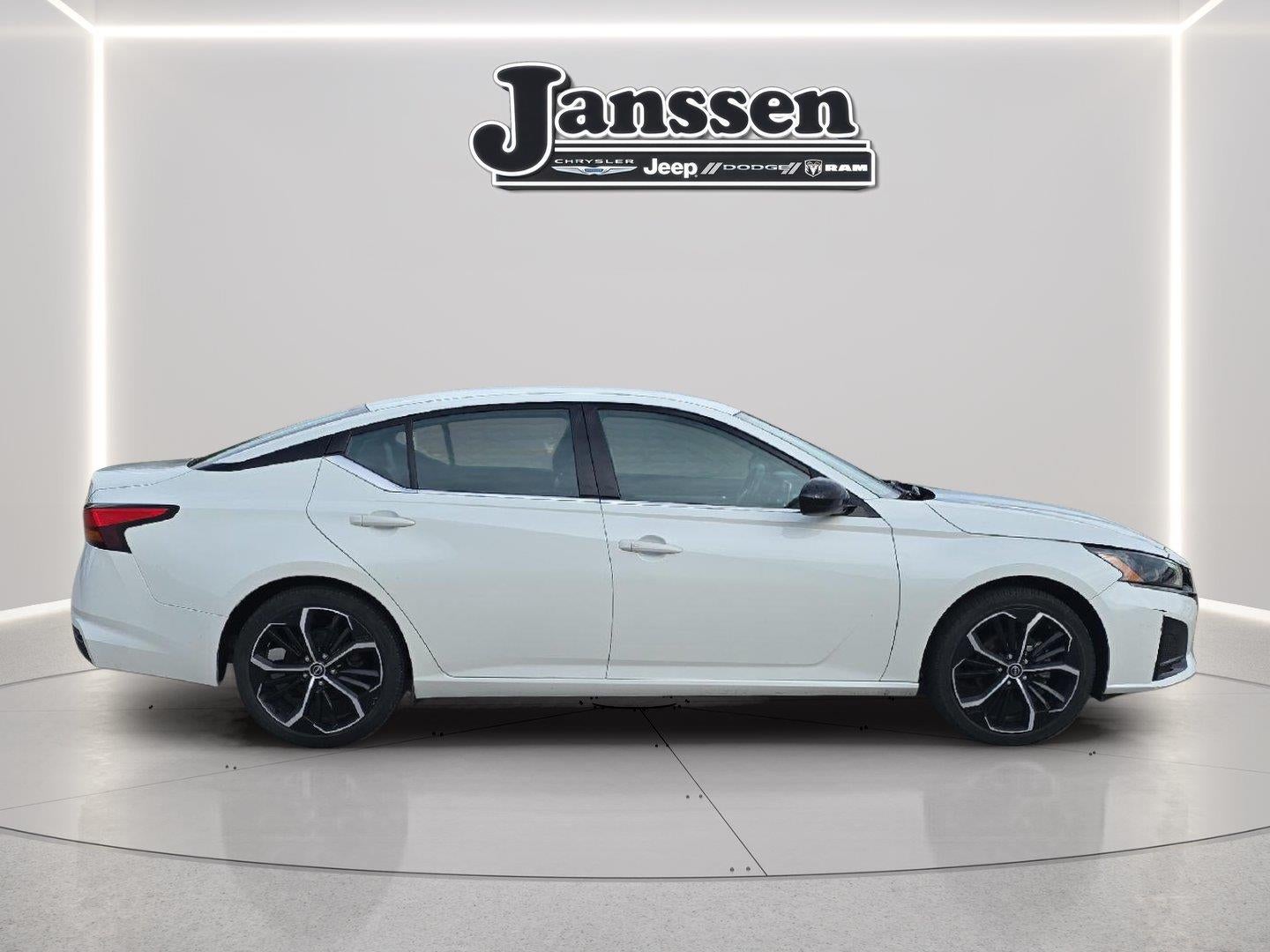2025 Nissan Altima SR