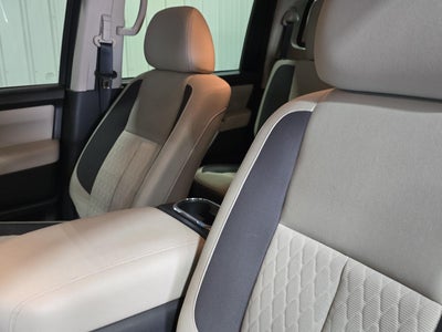 2023 Nissan Titan SV