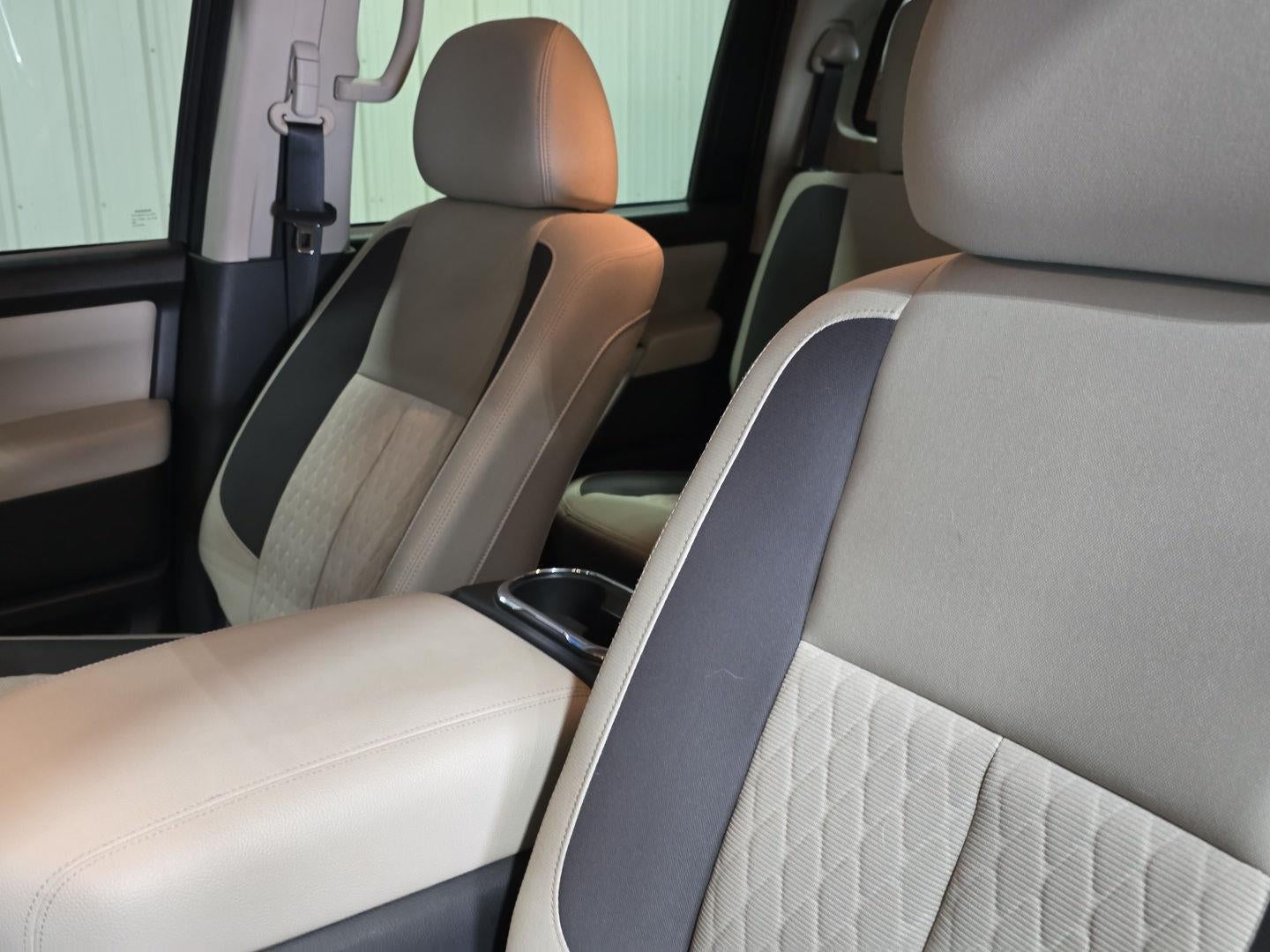 2023 Nissan Titan SV