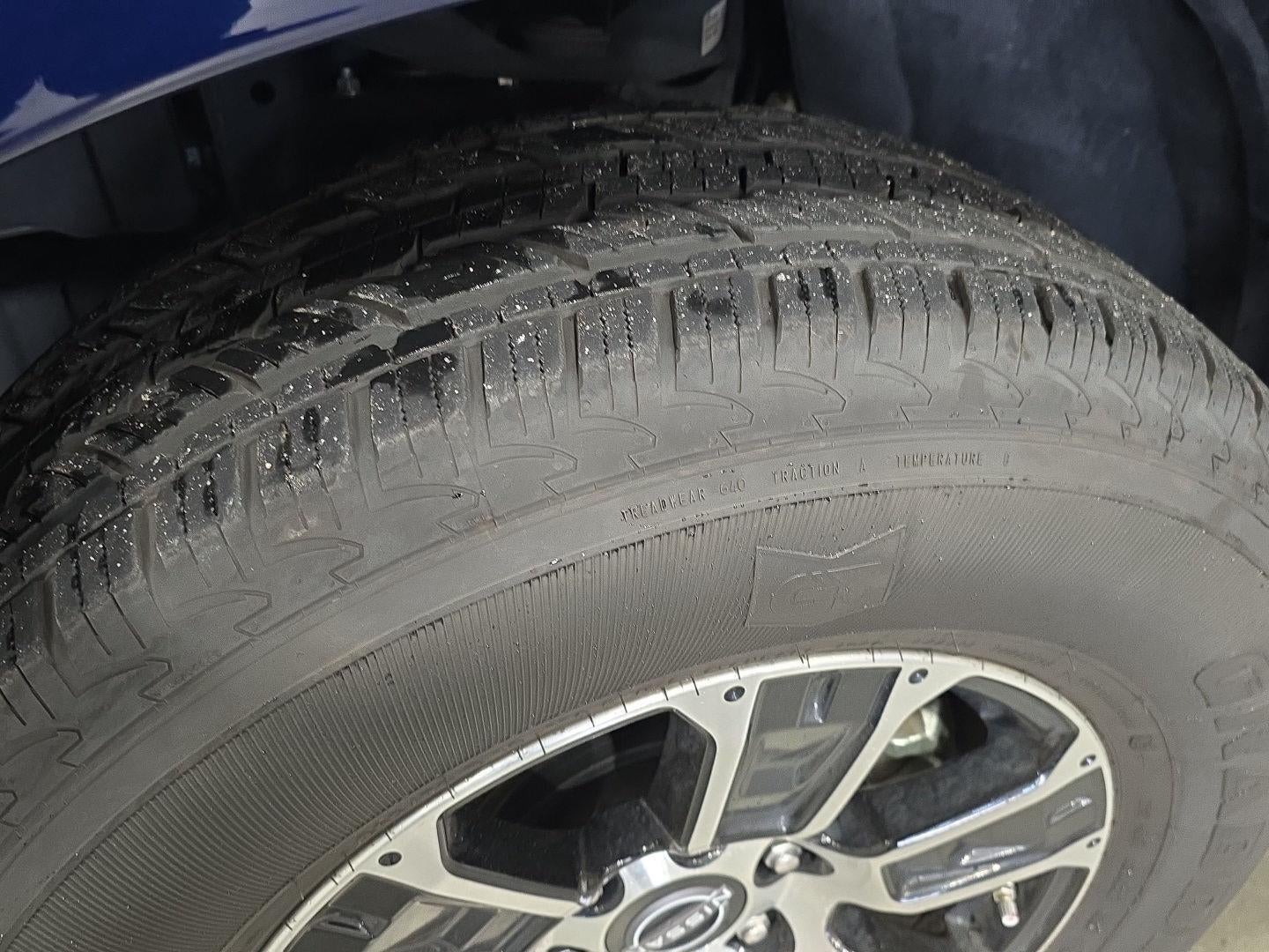 2023 Nissan Titan SV