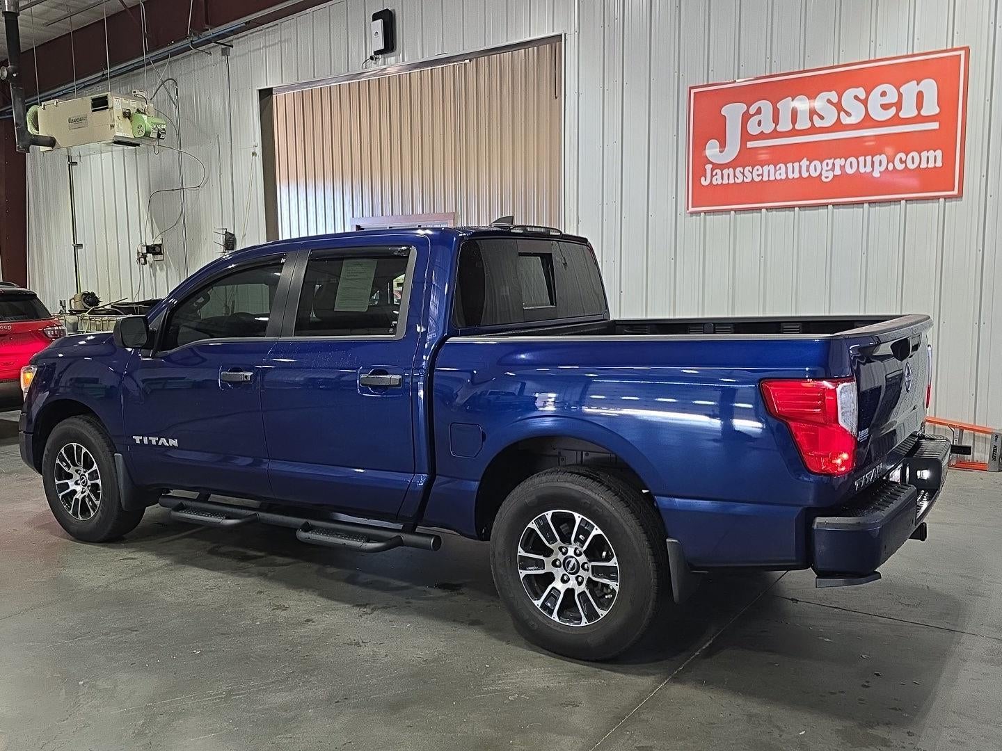 2023 Nissan Titan SV