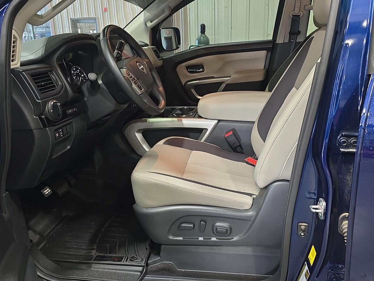 2023 Nissan Titan SV