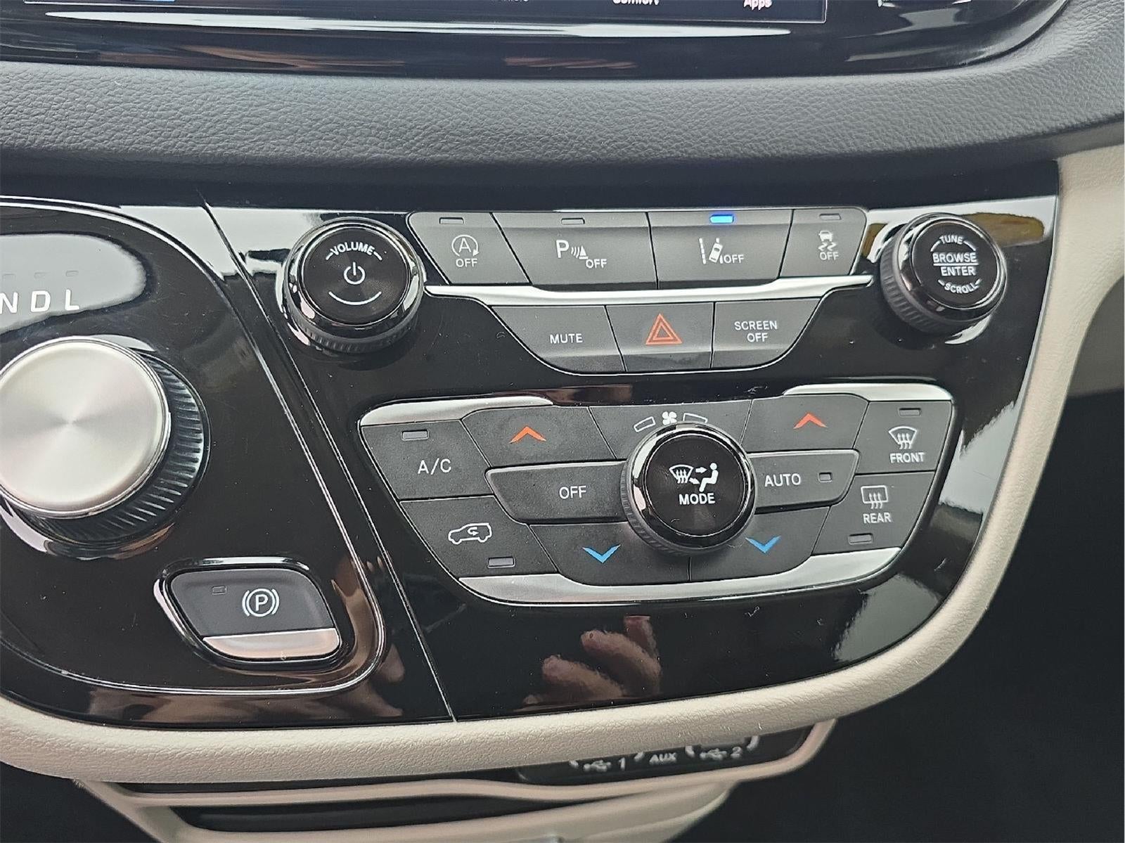 2023 Chrysler PACIFICA Touring L