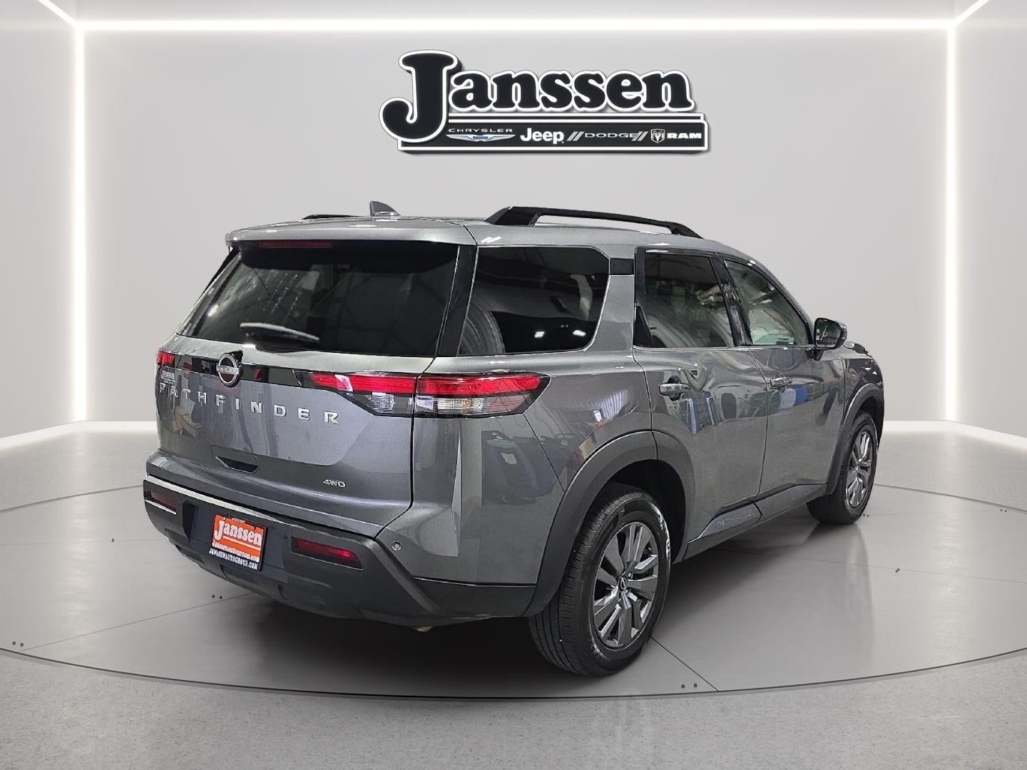 2025 Nissan Pathfinder SV