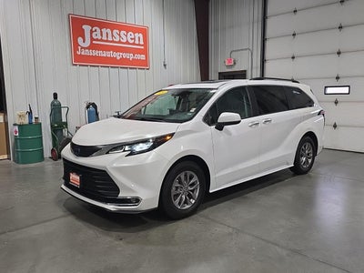 2024 Toyota Sienna XLE