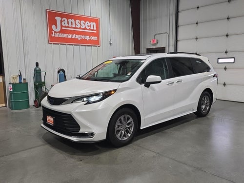 2024 Toyota Sienna XLE