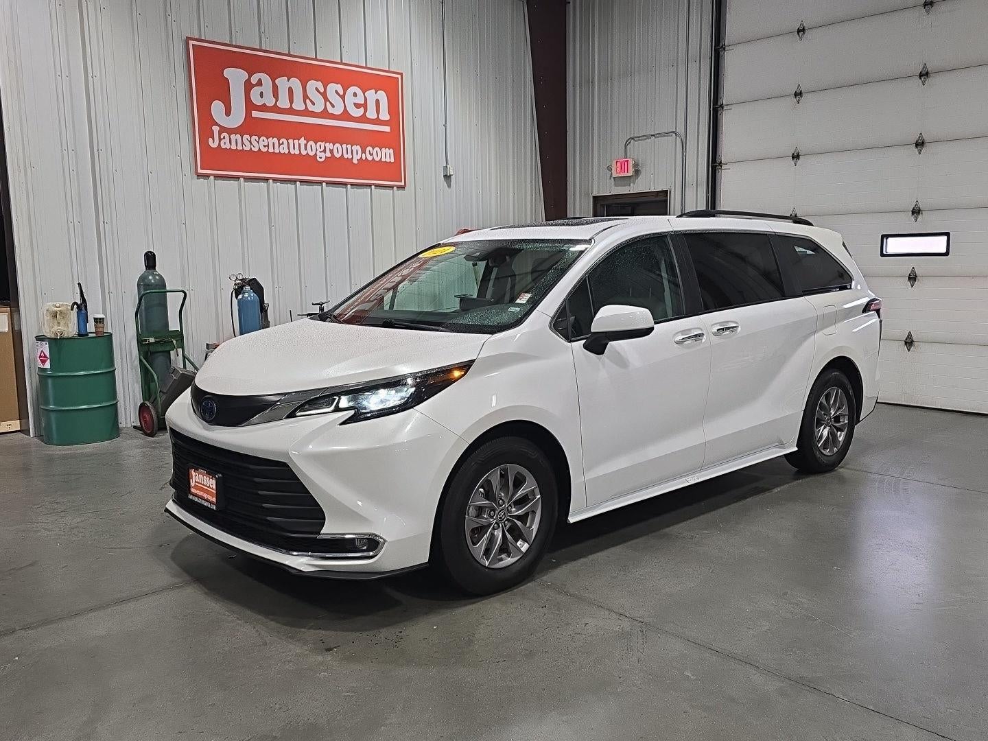 2024 Toyota Sienna XLE