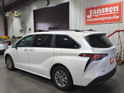 2024 Toyota Sienna XLE