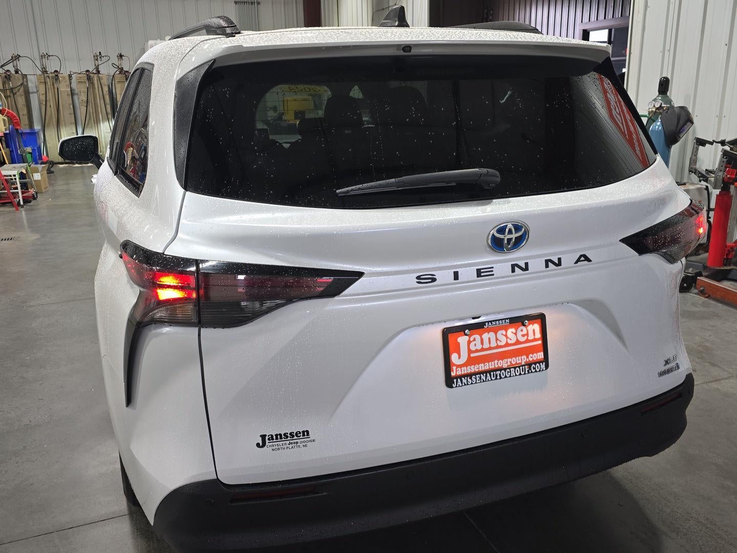 2024 Toyota Sienna XLE