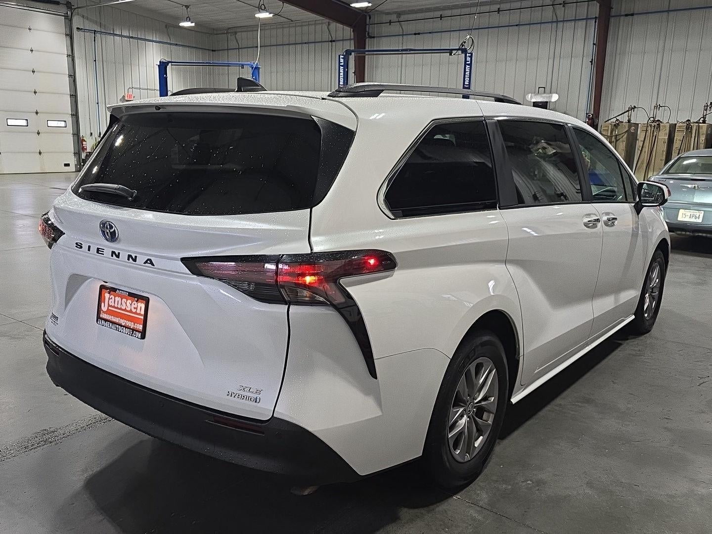 2024 Toyota Sienna XLE