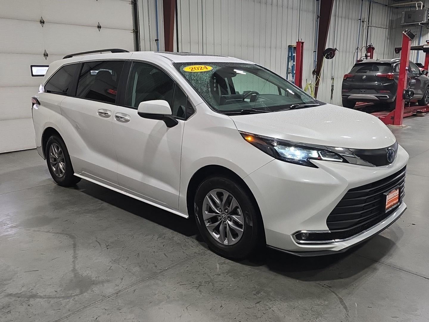 2024 Toyota Sienna XLE